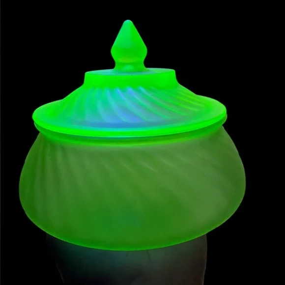 Vintage Uranium Green Glass Powder Jar - Picture 1 of 2